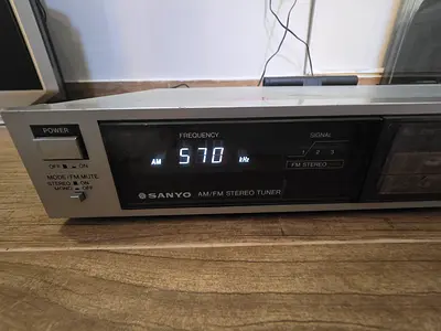 Sanyo AM/FM Stereo Tuner - Vintage Unit, Working