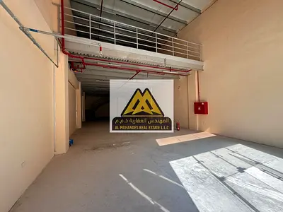 مستودع تجاري بميزانين للإيجار في الجرف الصناعية – عجمان ناسب لمختلف الأنشطة التجارية والتخزين.
