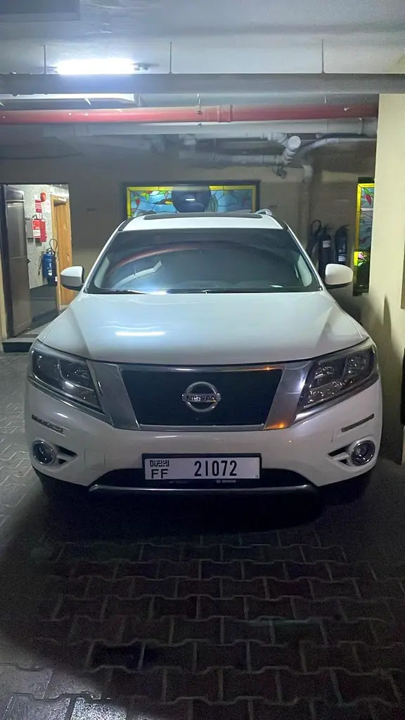Nissan Pathfinder 2016 — photo 1 of 13
