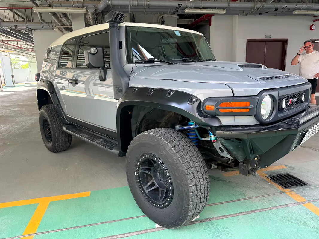 Toyota FJ Cruiser 2017 — photo 1 of 11