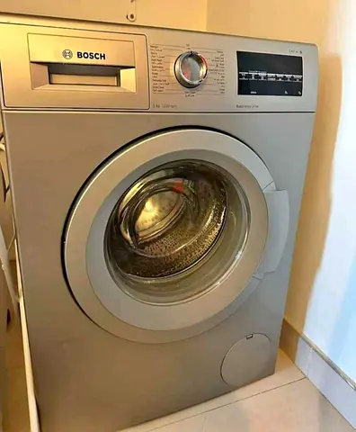 Bosch 9 kg 6 series washing machine same like new conditon for sale 800 aed