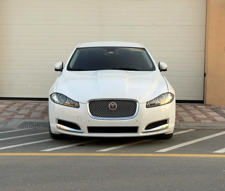 Jaguar XF 2015 — photo 1 of 17