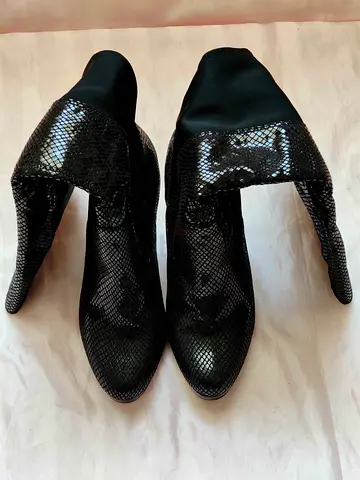 Women high heels boots new from MarksSpencer size 6 for 100 aed.