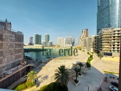 شقة واسعة بثلاث غرف نوم | إطلالة على الواجهة البحرية