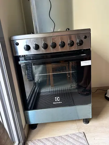 Excellent Condition 4-Burner Electrolux Cooking Range | Oven Never Used!