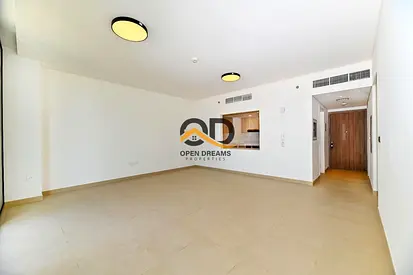 AMAZING 3Bed Apartment with Big Balcony