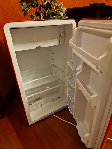 Compact Mini Fridge - Single Door Small Refrigerator, Good Working Condition. 60L