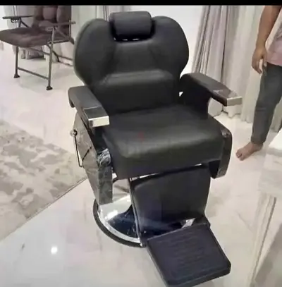 Professional Black Hydraulic Barber/Salon Chair - Good Condition