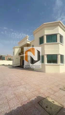 للبيع فيلا في الرحمانية – شغرافة 2  زاوية، ثاني قطعة من الشارع القار