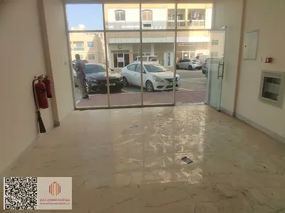 محل تجاري مميز (كورنر) متاح للإيجار السنوي في منطقة الجرف الصناعية 3 بإمارة عجمان، يتمتع بموقع استراتيجي على زاوية مما يوفر واجهتين عرض ويزيد من فرص ج