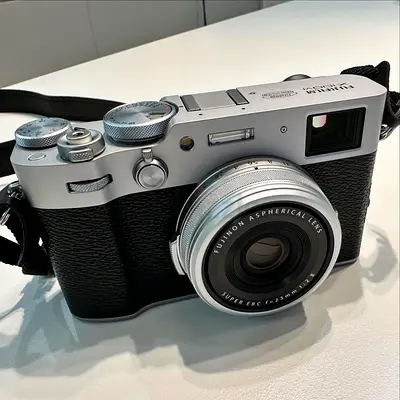 Fujifilm X100 Series Compact Rangefinder-Style Digital Camera (Silver) - Good Condition