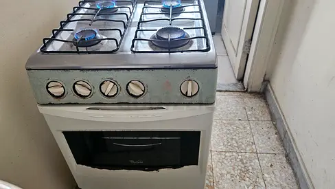whirlpool cooking range at shabiya 12