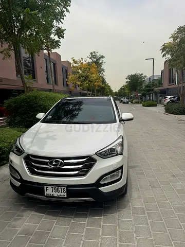 Full Option Hyundai Santafe 6 cylinder 3.3 L – 2016 | GCC Specs | Perfect Condition | 2 Keys