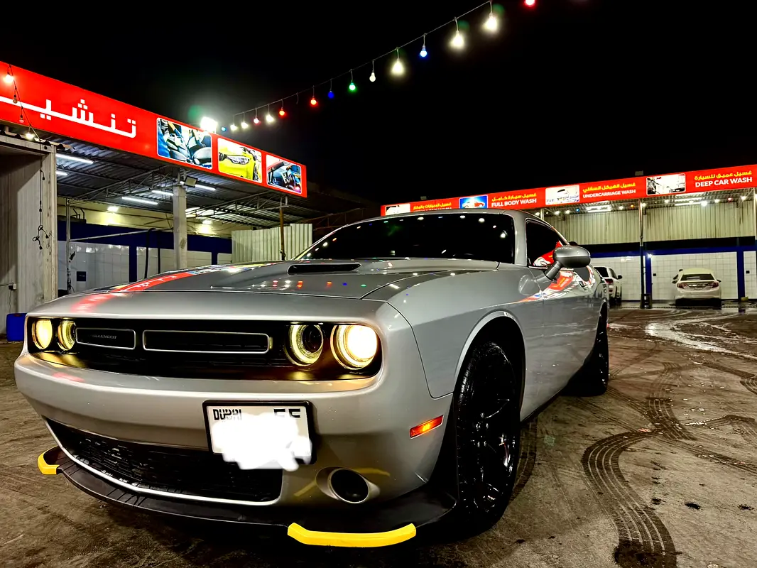 Dodge Challenger 2020 — photo 1 of 11