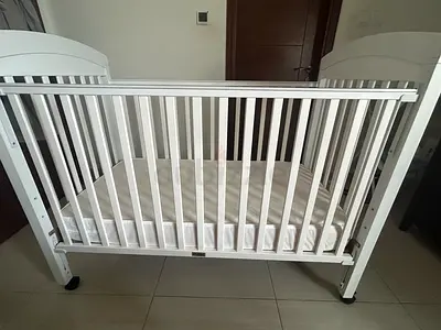 Juniors adjustable baby crib with mattress