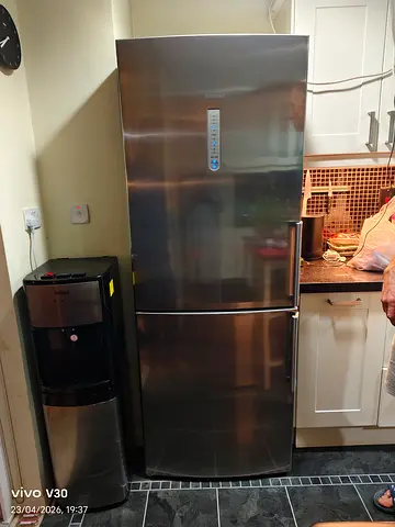 Free delivery Siemens Fridge bottom Freezer - Good Working Condition