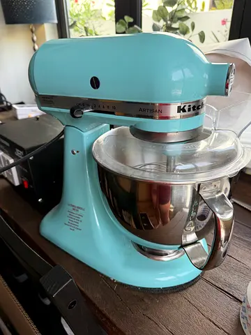Kitchenaid artisan mixer 4.8l. US SPEC comes with transformer