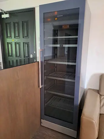 Siemens latest model IQ-700 wine fridge 170 bottle dual temperature