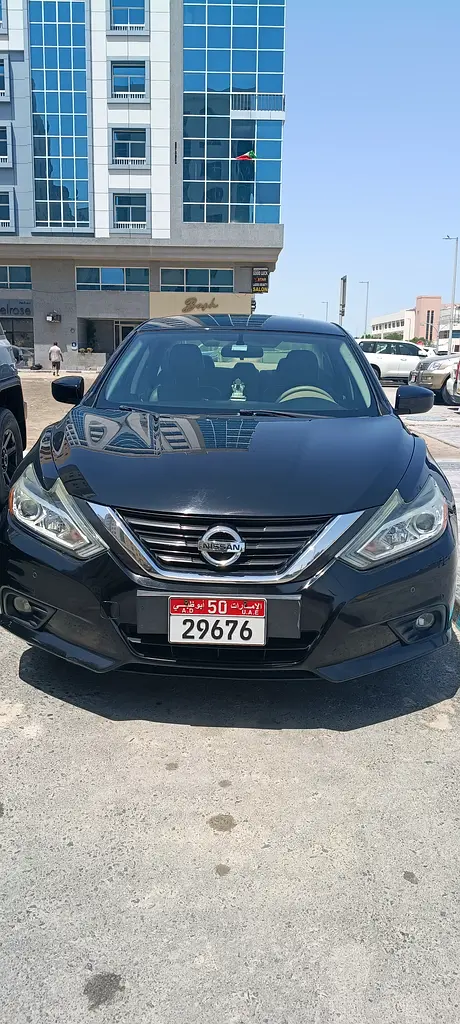 Nissan Altima 2018 — photo 1 of 10