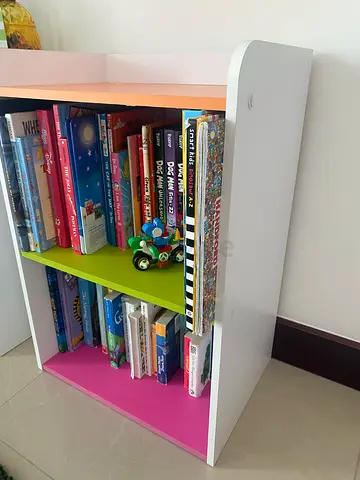 Small shelves. - 3 shelves.