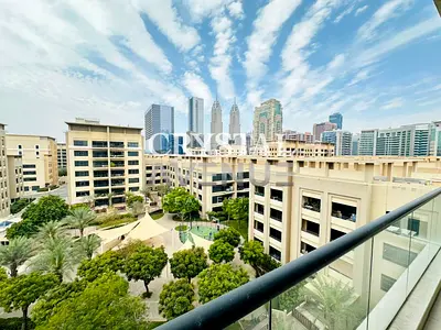 شقة من 3 غرف نوم | إطلالة على المسبح والمدينة | الوصول إلى الشرفة