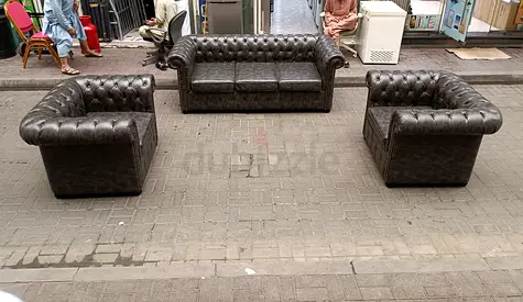 Used Chesterfield-style Leather Sofa Set - 3 Seater + 2 Armchairs
