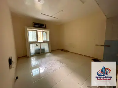 Studio apartment for annual rent - Al Qulay'ah area - Central air conditioning and gas - Spacious - Large kitchen - Fully renovated - Renewal at the s
