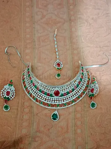 For sale nice necklace artificial colour 100% guarantee lifetime colour is not gun very good quality