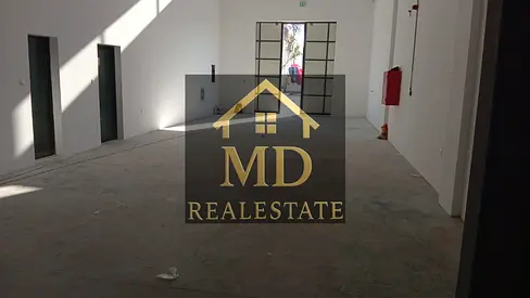 Mezzanine warehouse for annual rent, prime location, high power capacity, suitable for all commercial and industrial activities.