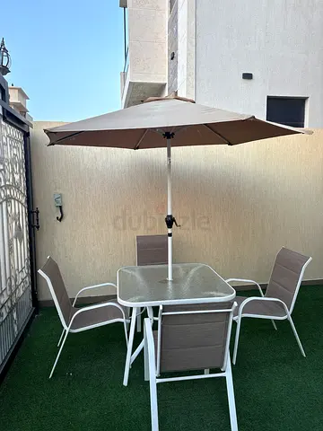 Outdoor patio table and 4 chairs with umbrella