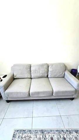 Light grey 3-seater fabric sofa - good condition in Al jadaff.