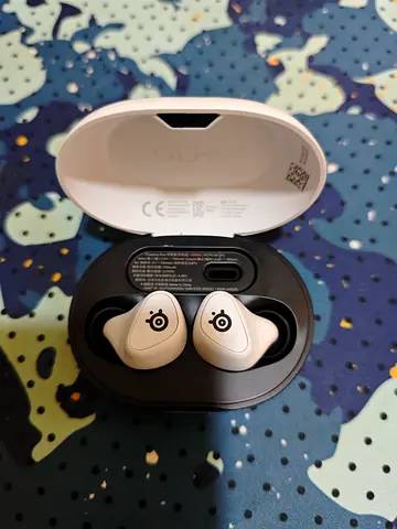 SteelSeries Arctis GameBuds™ - Wireless Gaming Earbuds - 2.4GHz + BT 5.3