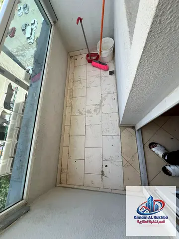 أكبر مساحه غرفه وصاله بالبوطينه تكييف وغاز مركزي قريبه من كل الخدمات مع بلكون باطلاله مميزه جدا