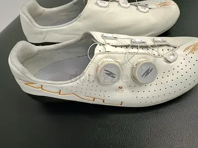 Zuatu Z001 size 43 White Road Cycling Shoes with Dual BOA Dials, Used 5 rides.