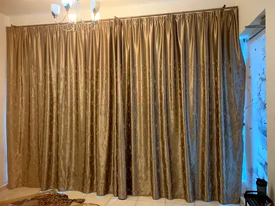 Curtains woth road