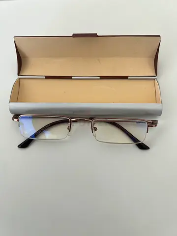 Reading Glasses power 2.5 not used no scratches rectangular metal frame eyeglasses with case