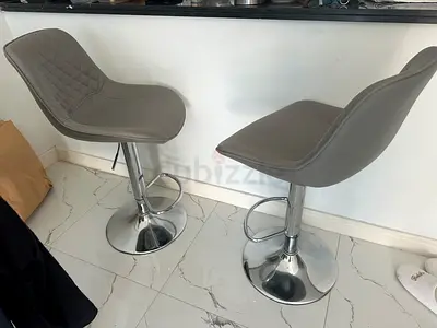 Adjustable swivel bar stool