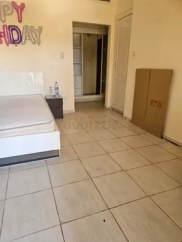 ROOM AVAILABLE NEAR BURJMAN METRO FOR LADIES AND FAMILIES