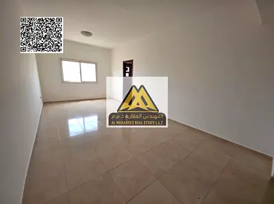 استوديو بمساحة كبيرة جدًا للإيجار السنوي في الجرف عجمان، يتميز بموقع ممتاز قريب من الجامعة وجميع الخدمات مع سهولة الوصول إلى دبي والشارقة، وتكييف مركز