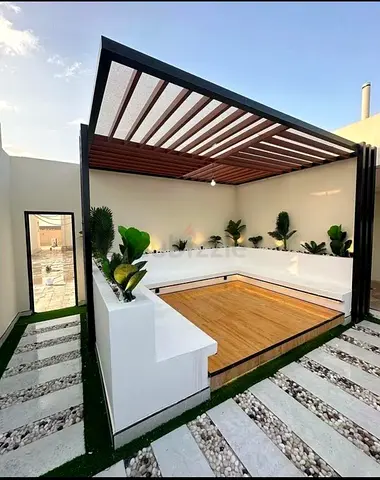 Built-in L-shaped Outdoor Seating with Pergola