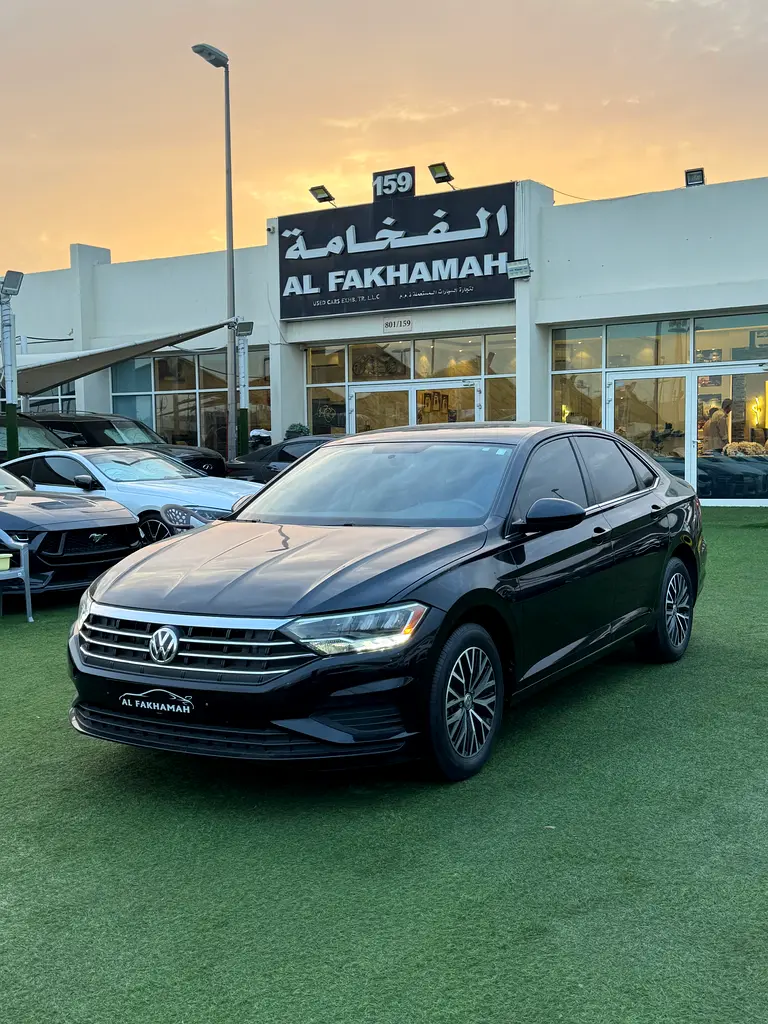 Volkswagen Jetta 2021 — photo 1 of 12