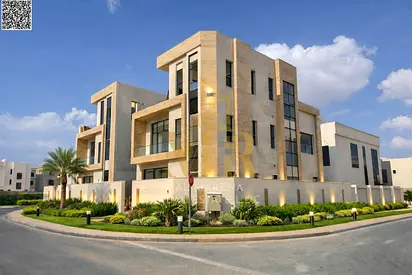 فيلا من المالك مباشر تشطيب شخصي ع  شارع رئيسي قريب جميع الخدمات تملك حر لجميع الجنسيات وبدون دفعة مقدمة في أرقي مناطق عجمان..