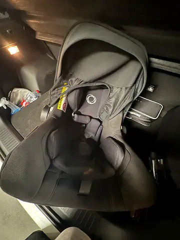 Nuna Turtle infant car seat with base - good condition