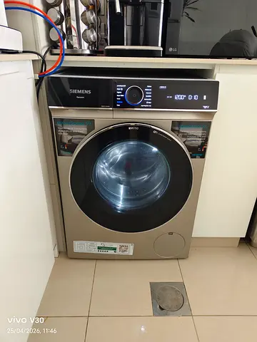 Free delivery Siemens iQ700 front-load washing machine (like new) -10 kg 1600 rpm