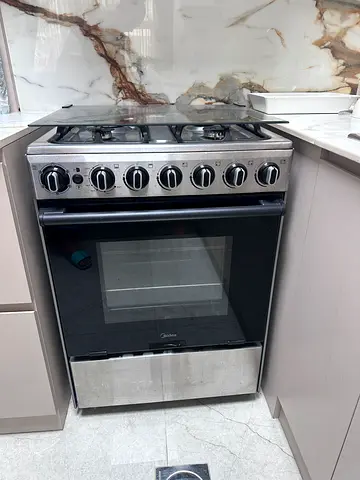 Used stainless steel gas oven and cooker - 4 burners, good condition