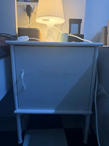 White wooden bedside table / nightstand - Set of 2 - Features a front door with 2 shelves inside and