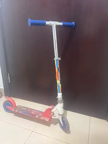 Kids two-wheel kick scooter with adjustable handle
