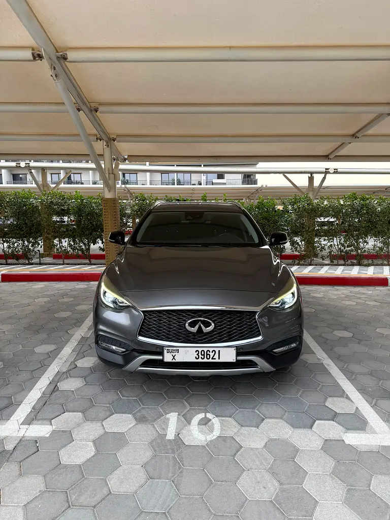 Infiniti QX30 2018 — photo 1 of 13