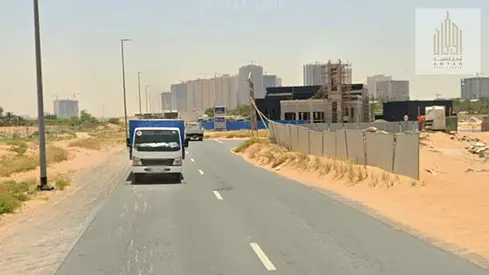 تملك ارض مميزة  جدا  مساحة  كبيرة  مقابل مجمع  ازها كورنر