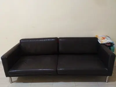 Dark brown 2-seater leather sofa with metal legs